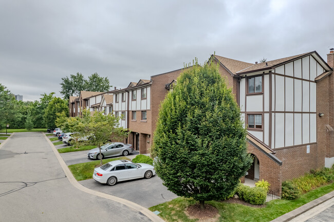 4230 Fieldgate Dr in Mississauga, ON - Building Photo - Building Photo