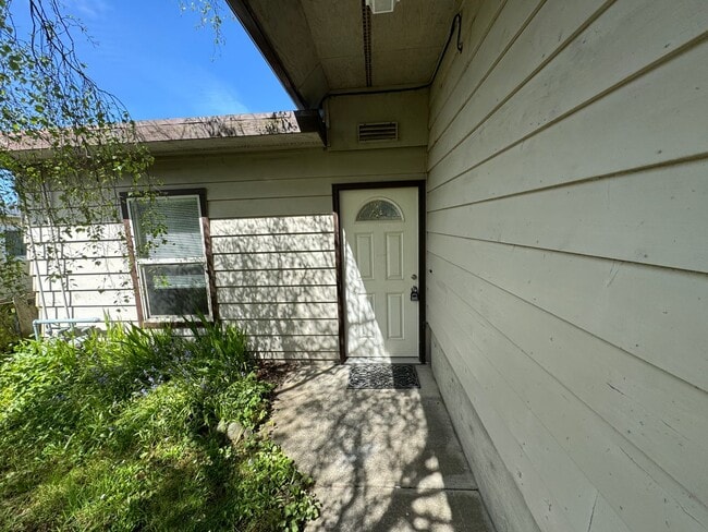 934-938 SW 11th St in Newport, OR - Building Photo - Building Photo