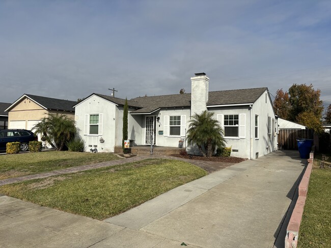 631 E H St in Ontario, CA - Foto de edificio - Building Photo