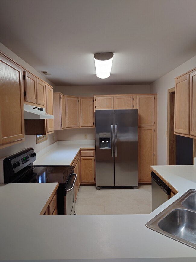 2304 Merry Oaks Ct, Unit Merry Oaks in Virginia Beach, VA - Building Photo - Building Photo