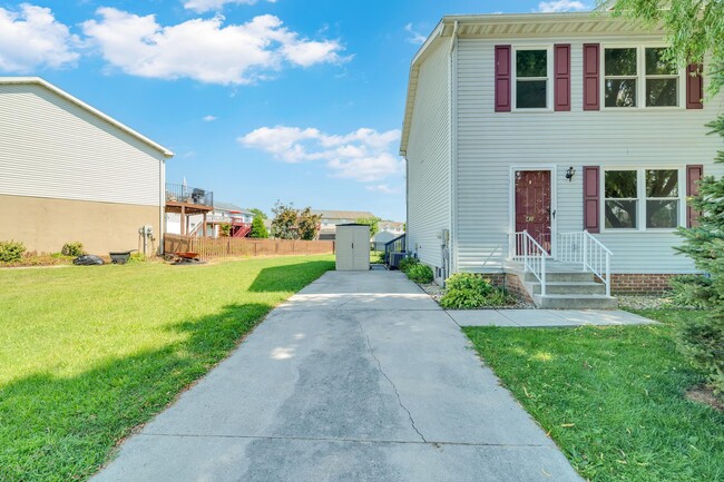 property at 41 Squire Cir