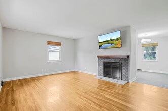 1062 Oberlin Dr in Columbus, OH - Foto de edificio - Building Photo