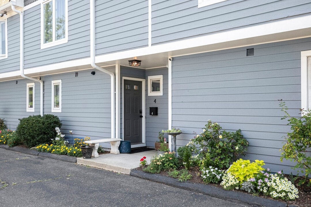 11 Van Zant St in Norwalk, CT - Building Photo