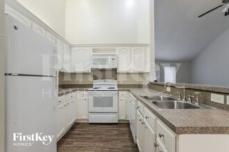 8747 Summit Pines Dr in Humble, TX - Building Photo - Building Photo