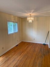 1302 Lyndale Dr in Charleston, WV - Foto de edificio - Building Photo