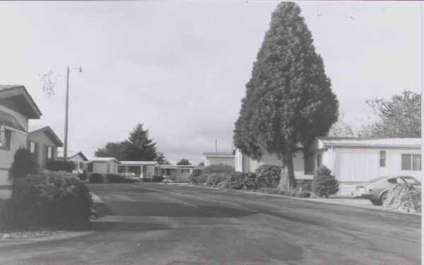 Clairmont Mobile Home Park in Oregon City, OR - Foto de edificio