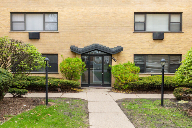9016 Lamon Ave in Skokie, IL - Building Photo - Building Photo