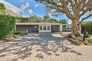 31944 CA-1 in Malibu, CA - Building Photo