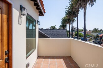 2338 Cloverdale Ave in Los Angeles, CA - Building Photo - Building Photo