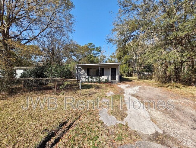 property at 5752 Iris Blvd