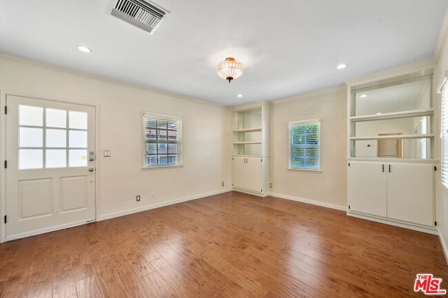 3141 Fairmount Ave in Montrose, CA - Building Photo - Building Photo