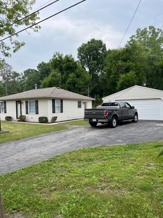3700 Knepper Rd in Lambertville, MI - Building Photo - Building Photo