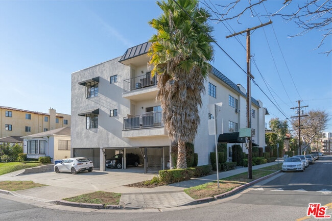 1677 Westholme Ave in Los Angeles, CA - Building Photo - Building Photo