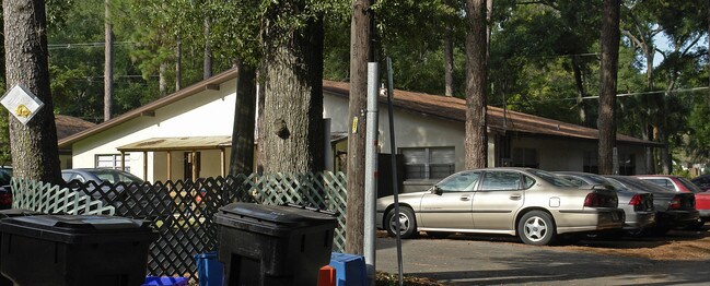 1427 NW 6th Pl in Gainesville, FL - Foto de edificio - Building Photo