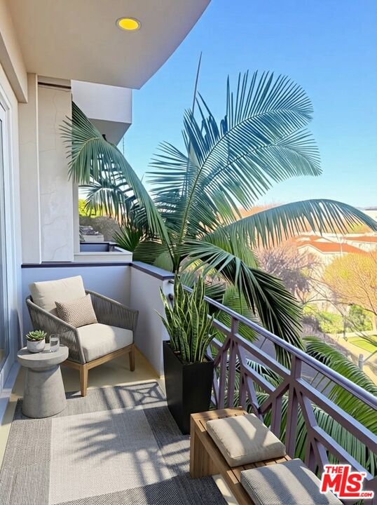 345 S Reeves Dr in Beverly Hills, CA - Building Photo - Building Photo