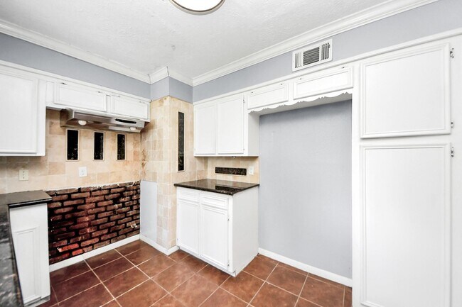 property at 2513 Leslie St