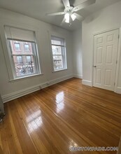 64 Hemenway St, Unit 27 in Boston, MA - Foto de edificio - Building Photo