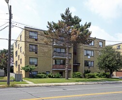 4110 Bathurst St in Toronto, ON - Building Photo