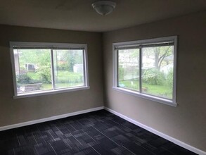 3243 Tennyson Ave in Breckenridge Hills, MO - Building Photo - Building Photo
