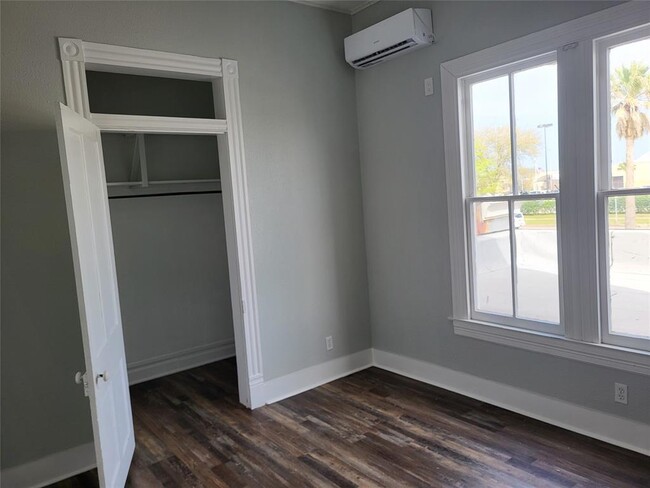 4609 Broadway Avenue J in Galveston, TX - Building Photo - Building Photo