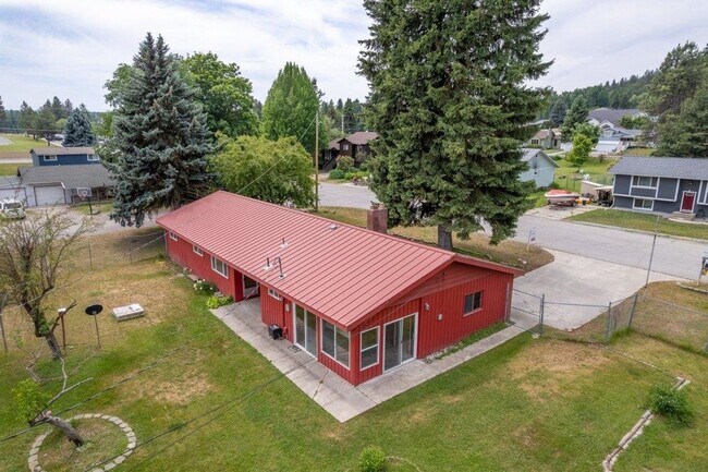 200 Garden in Newport, WA - Building Photo - Building Photo