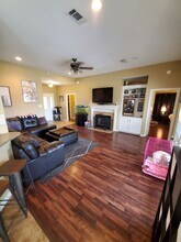 215 Landsburg Ct in College Station, TX - Building Photo - Building Photo