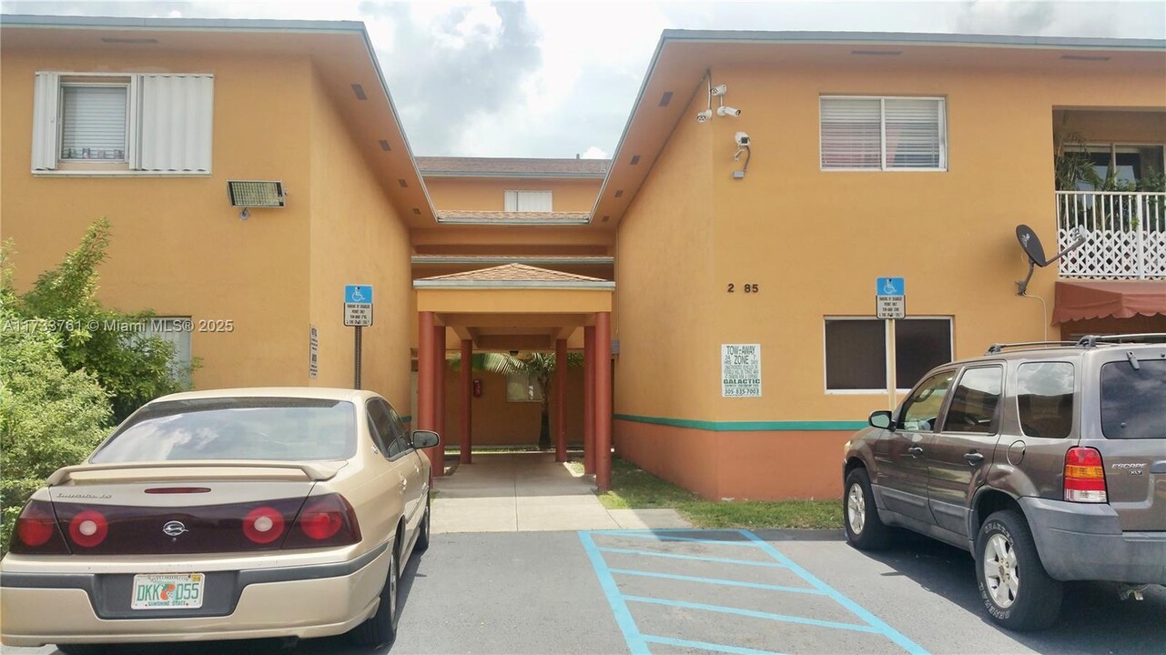 2985 W 80th St in Hialeah Gardens, FL - Building Photo