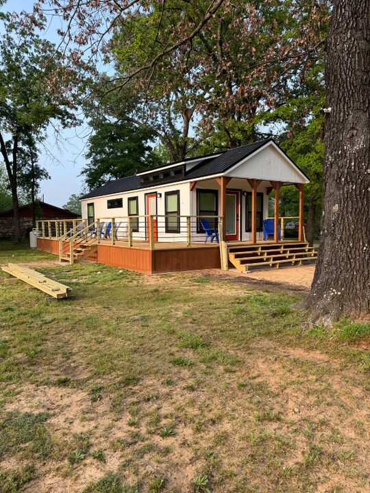 640 Carolyn St in Blossom, TX - Building Photo