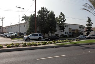 Sunflower Apartments in Downey, CA - Building Photo