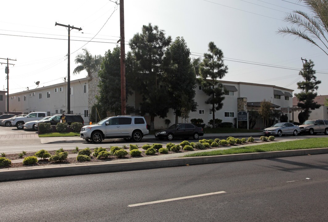 Sunflower Apartments in Downey, CA - Foto de edificio