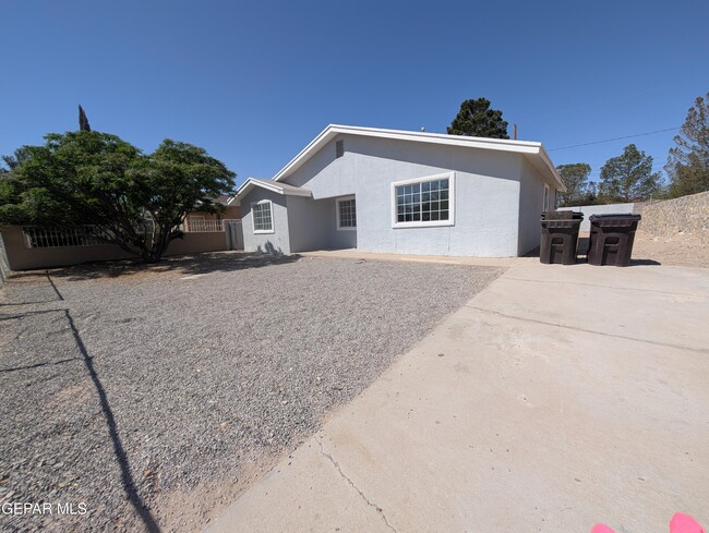 120 Encino Drive in Sunland Park, NM - Building Photo - Building Photo