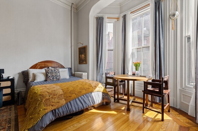 171 Beacon St, Unit 2R in Boston, MA - Building Photo - Building Photo