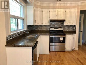 15 Bowerbank Dr in Toronto, ON - Building Photo - Building Photo