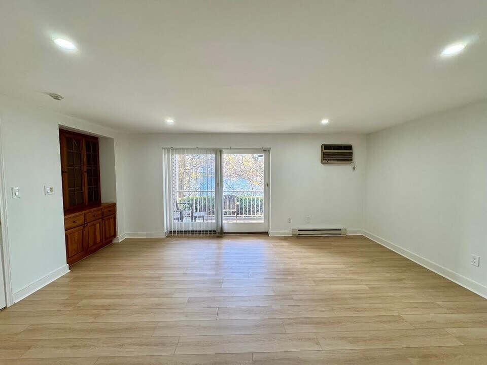 22 Hamilton Rd, Unit 110 in Arlington, MA - Building Photo