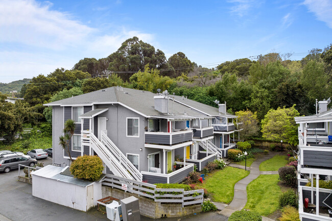 D'Avila Woods Apartments in El Sobrante, CA - Building Photo - Building Photo