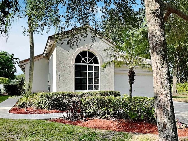property at 1401 Banyan Cir