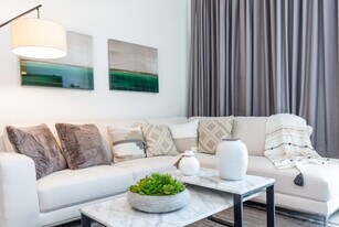 4010 S Ocean Dr in Hollywood, FL - Building Photo