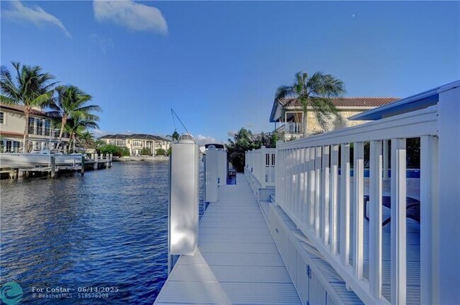 681 Marine Dr in Boca Raton, FL - Foto de edificio - Building Photo