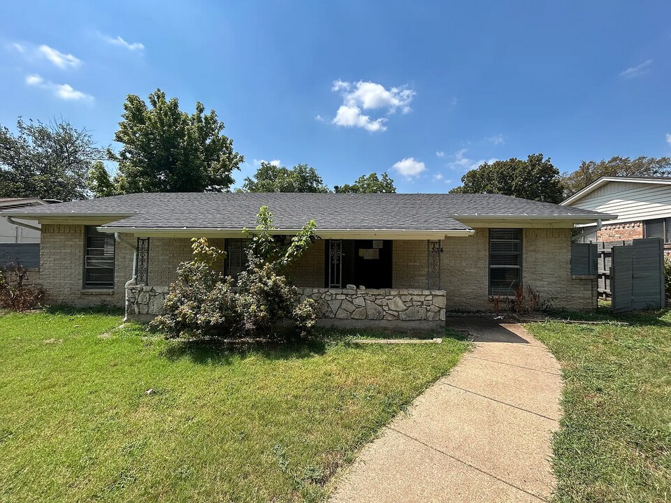 334 Carder St in Duncanville, TX - Building Photo