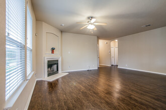 5946 Pearl Pass in San Antonio, TX - Foto de edificio - Building Photo
