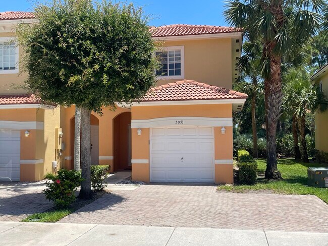 property at 5051 SE Mariner Garden Cir