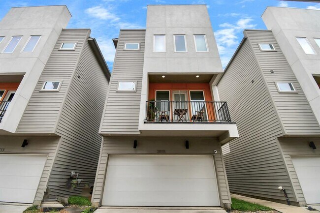 property at 2815 Palm St