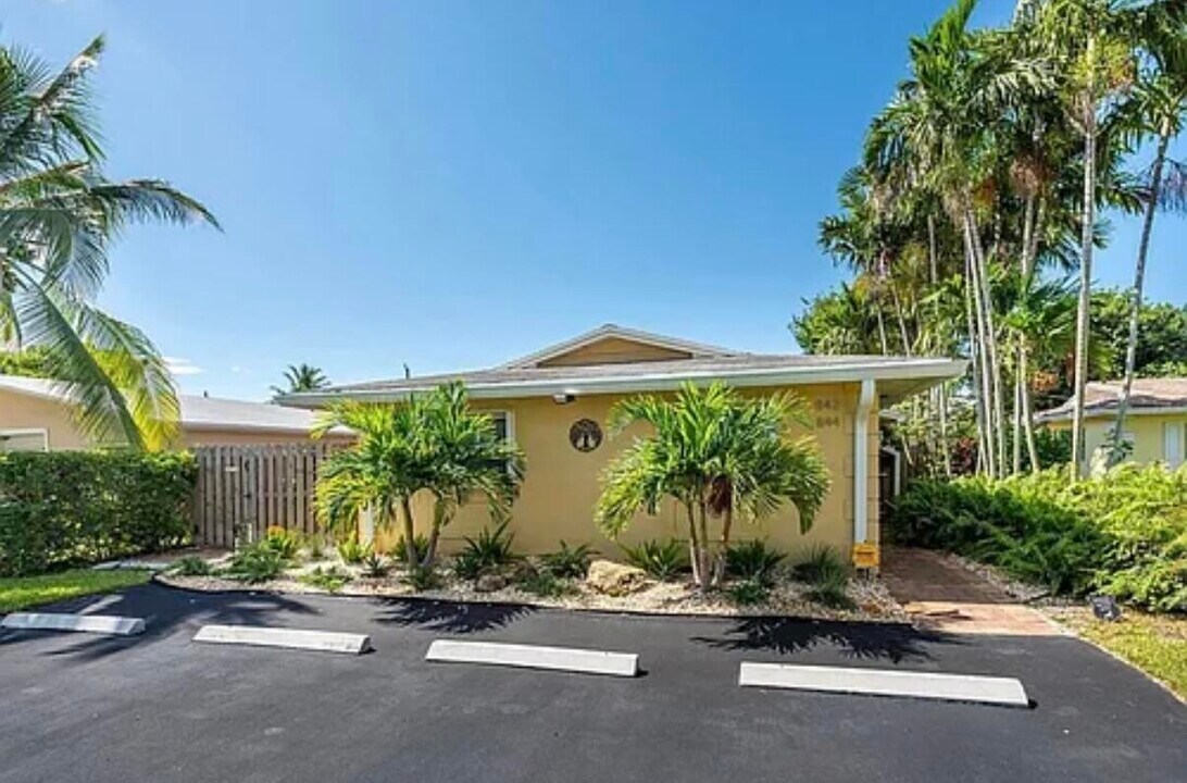 842 SW 12th Ct in Fort Lauderdale, FL - Foto de edificio