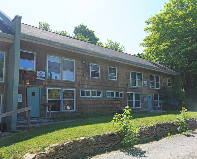 University Hill Apartments in Syracuse, NY - Foto de edificio - Building Photo