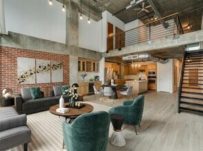 2011 Cedar Springs Rd in Dallas, TX - Building Photo - Building Photo