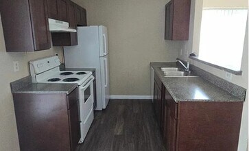 The Retreat at Faulkner Point in Garland, TX - Building Photo - Building Photo