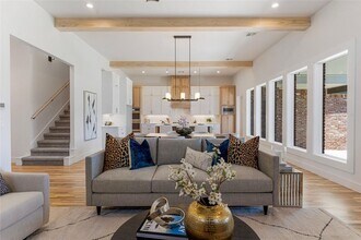 2326 E 134th St S in Jenks, OK - Foto de edificio - Building Photo