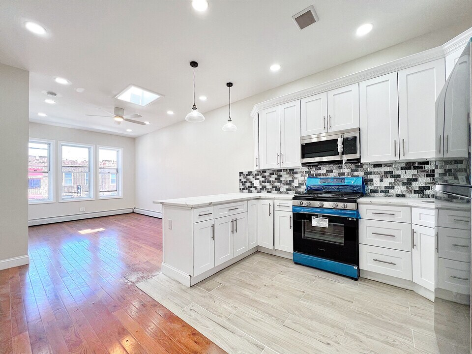 1214 Avenue U in Brooklyn, NY - Building Photo