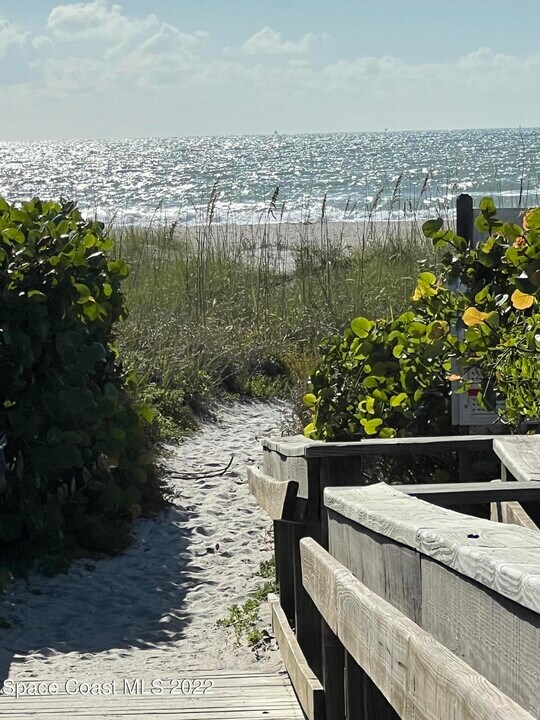 806 Mystic Dr in Cape Canaveral, FL - Building Photo