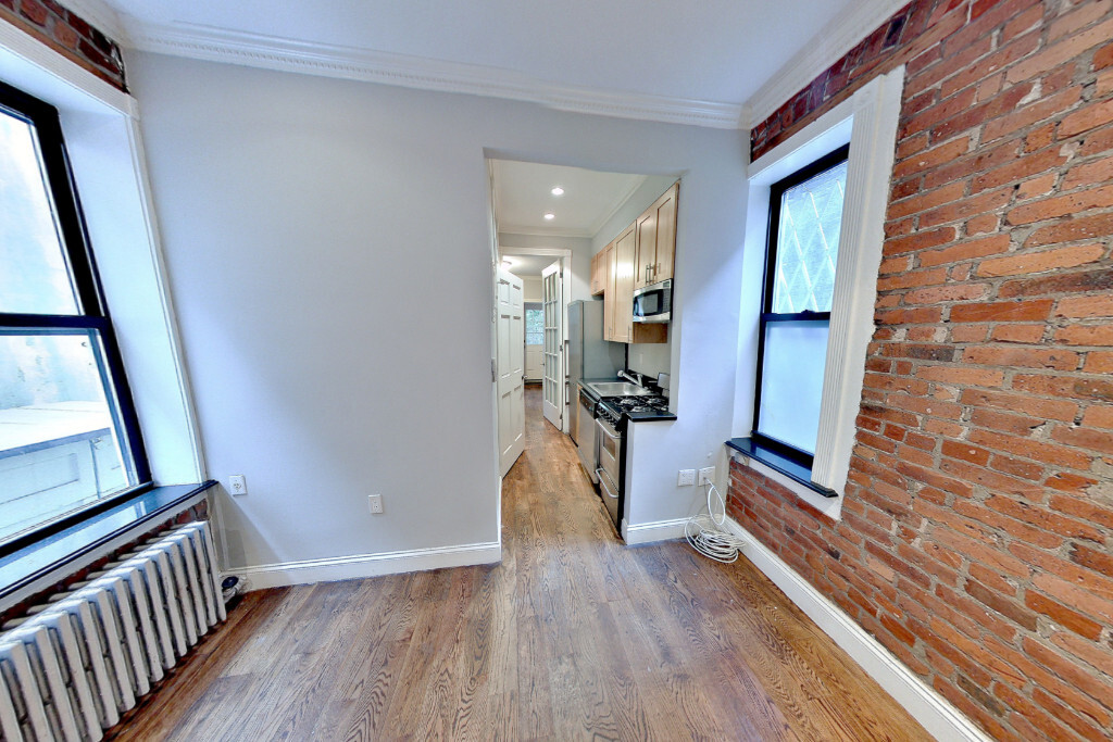 127 E 7th St in New York, NY - Building Photo